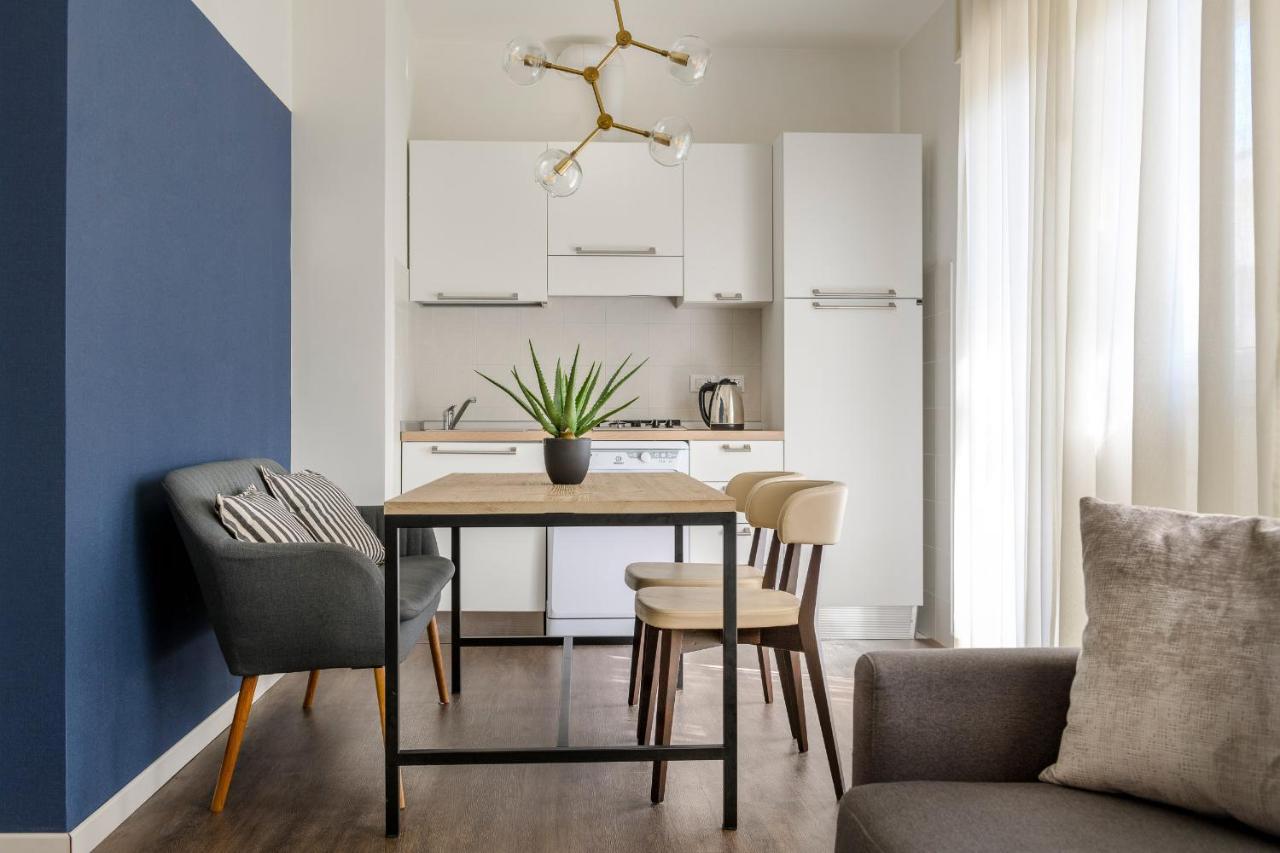 Residence Lungomare - Charming Apartments Риччоне Екстер'єр фото