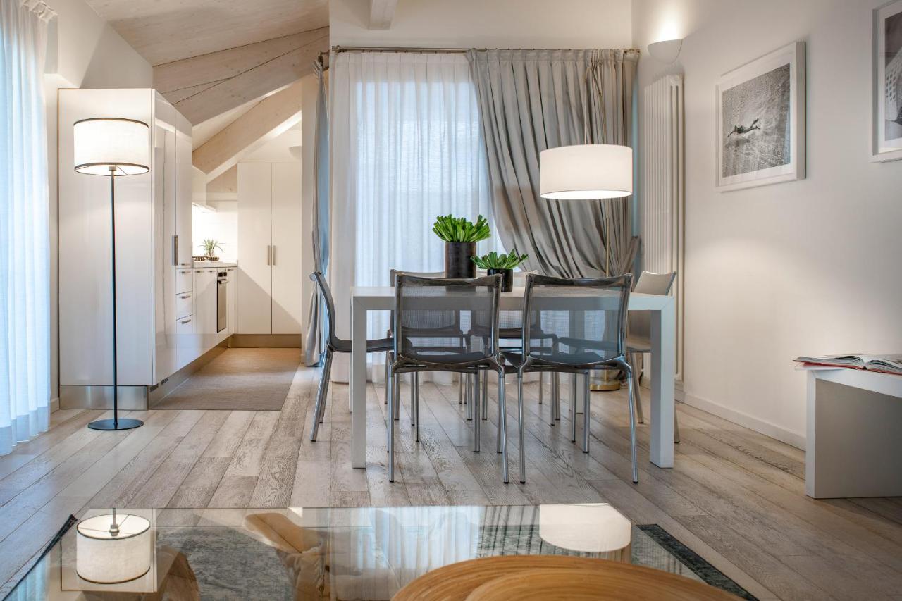 Residence Lungomare - Charming Apartments Риччоне Екстер'єр фото