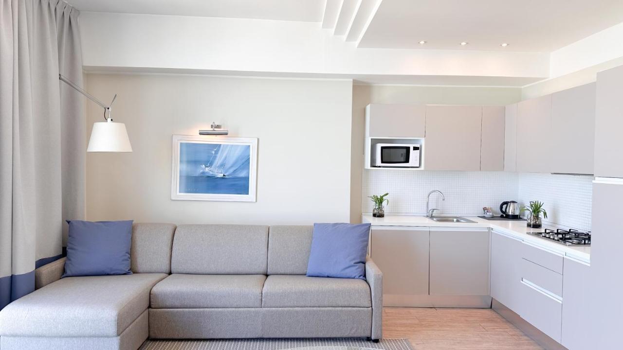 Residence Lungomare - Charming Apartments Риччоне Екстер'єр фото