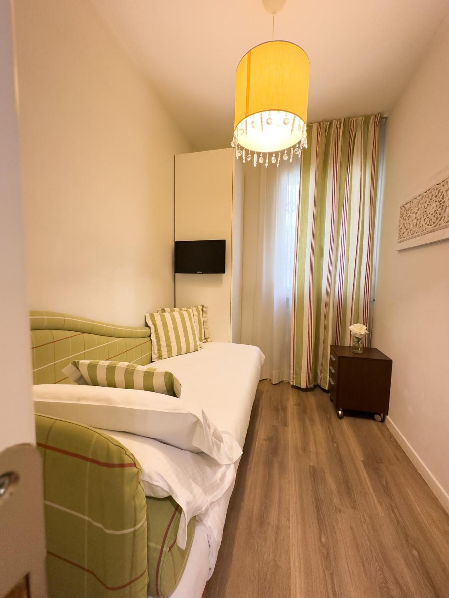 Residence Lungomare - Charming Apartments Риччоне Екстер'єр фото