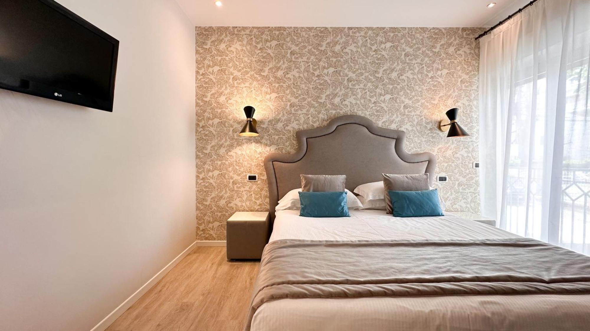Residence Lungomare - Charming Apartments Риччоне Екстер'єр фото