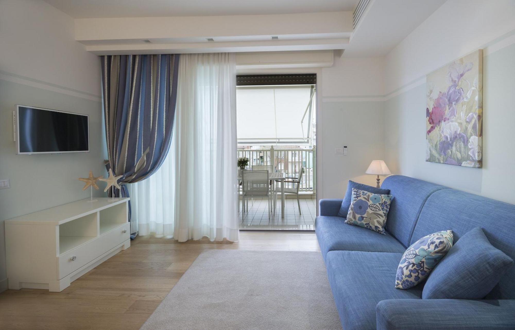 Residence Lungomare - Charming Apartments Риччоне Екстер'єр фото