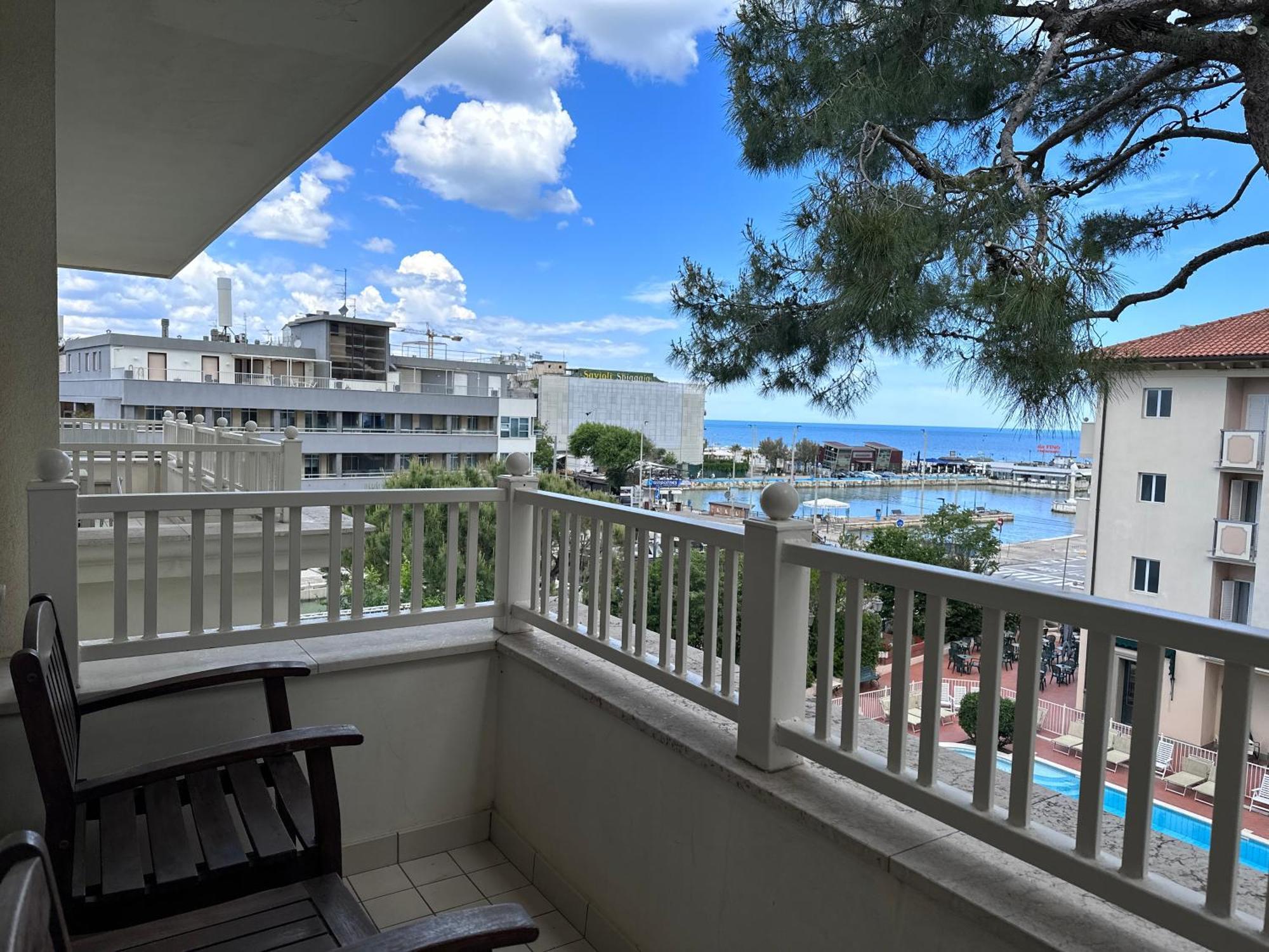 Residence Lungomare - Charming Apartments Риччоне Екстер'єр фото