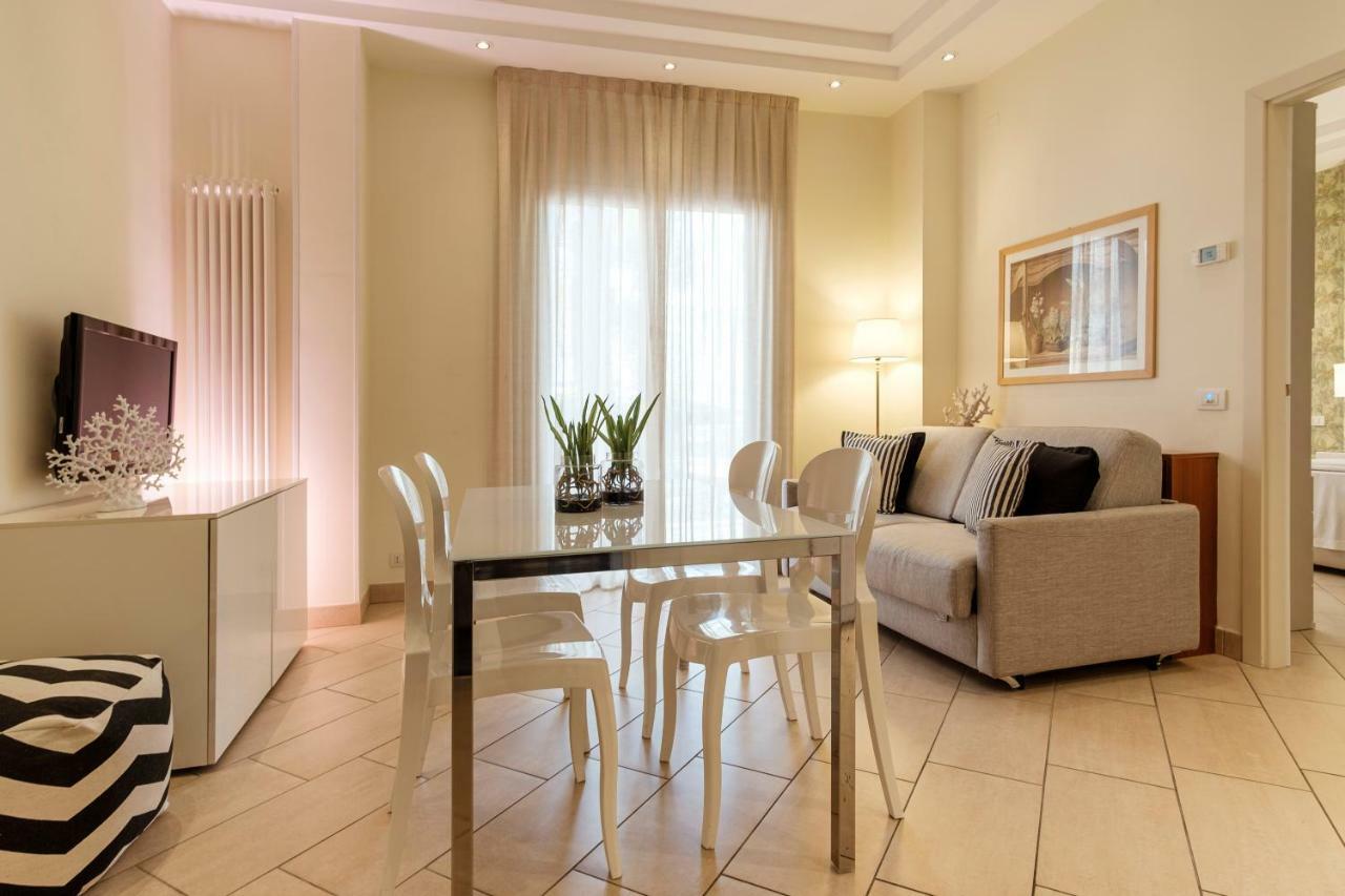 Residence Lungomare - Charming Apartments Риччоне Екстер'єр фото