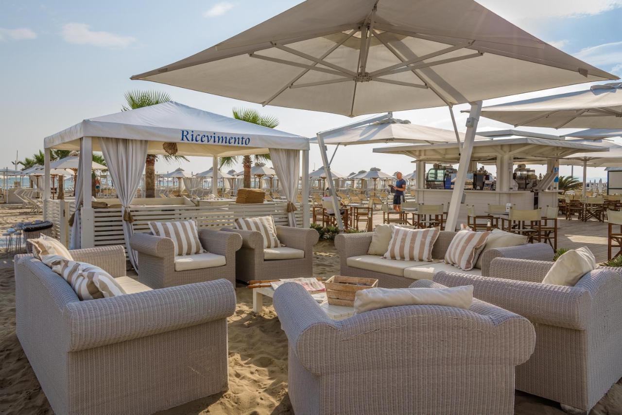Residence Lungomare - Charming Apartments Риччоне Екстер'єр фото